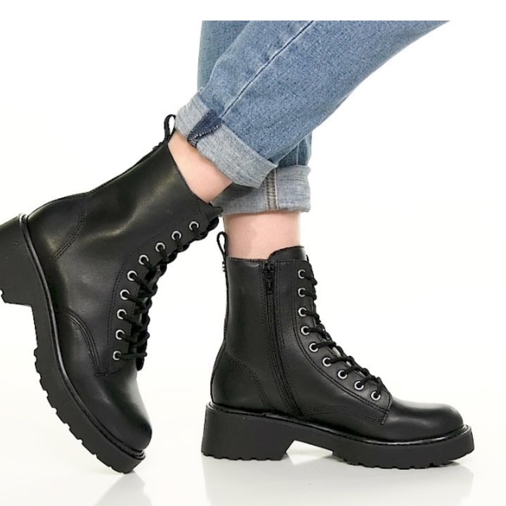 NWOB Steve Madden Size 6.5 Tornado Combat Boots Lace Up Black Vegan Leather